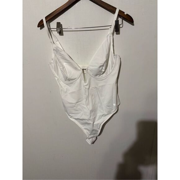 Popilush Tops - Brand New Popilush Women’s Large White Sleeveless One Piece Body Suit